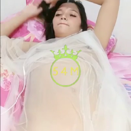 Dhias Baju Tipis Tiduran Pamer meki