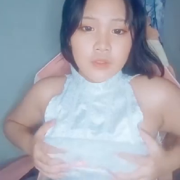 Dilape Show Omek Ngangkang
