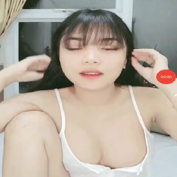 Eon Omek Ngangkang Rambut Poni Manis