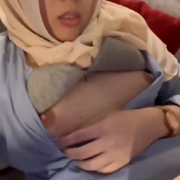 Hijab Cantik Shemale Sepong Adu Batang