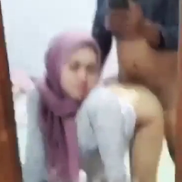 Hijab Main Kuda Kudaan depan Cermin
