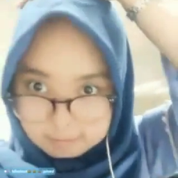 Jilbab Pegawai Koprasi Omek Di Tempat Kerja