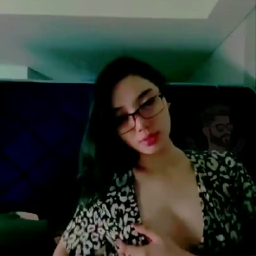 Julia barbar tanpa bra payudara montok mango live