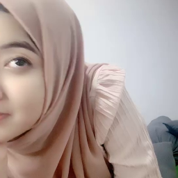 Nella Show Cantik Pake Gaun Merah