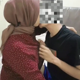 Nenen Susu Hijab Sambil Diremas Enak kenyal