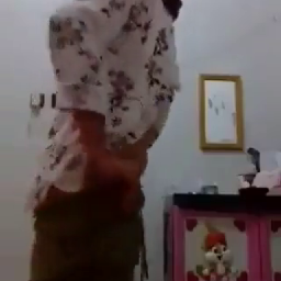 Tante jilbab semok telanjang buka baju
