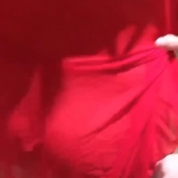 Baju Merah Menerawang Bikin Gairah