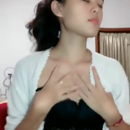 Veilin Cewek Tocil Buka Baju Perlihatkan Daleman